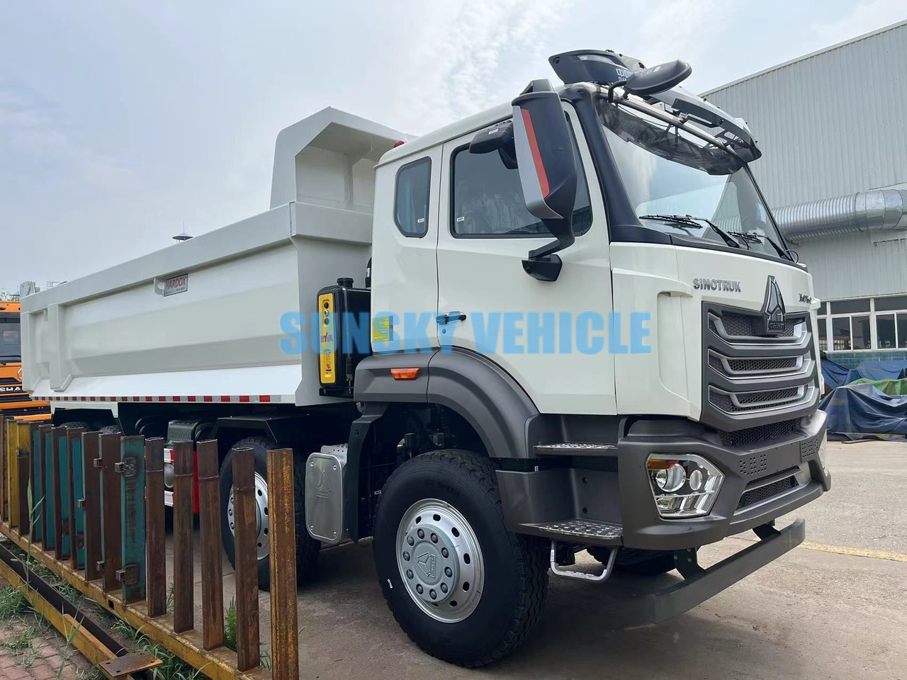 HOWO 8X4 dump truck - Sklápač: obrázok 2 HOWO 8X4 dump truck - Sklápač: obrázok 2