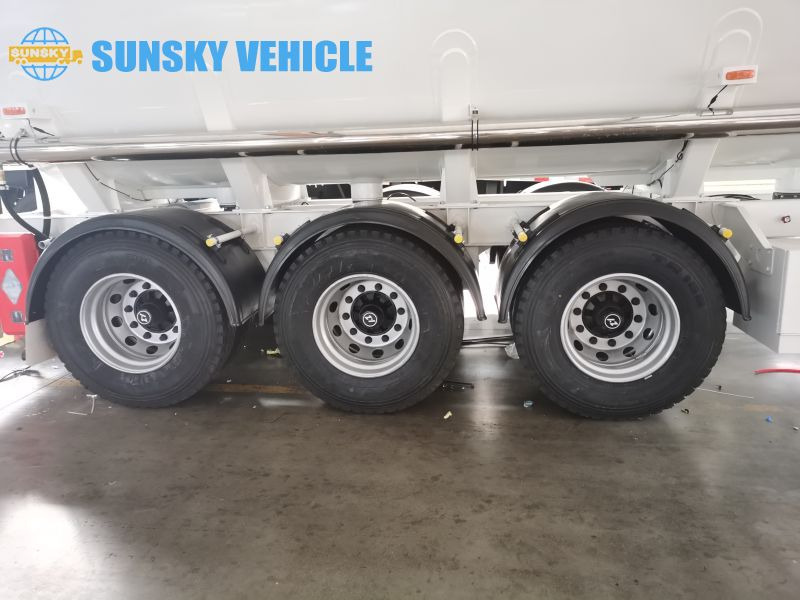 SUNSKY Fuel Tanker for sale - Cisternový náves: obrázok 4 SUNSKY Fuel Tanker for sale - Cisternový náves: obrázok 4