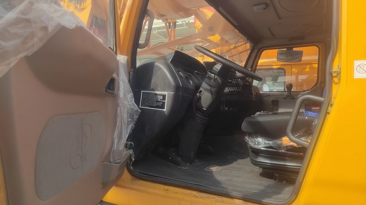 Žeriav pre všetky terény XCMG Factory Second Hand Mobile Truck Crane QAY200 200 Ton  All Terrain Cranes In Good Condition: obrázok 6