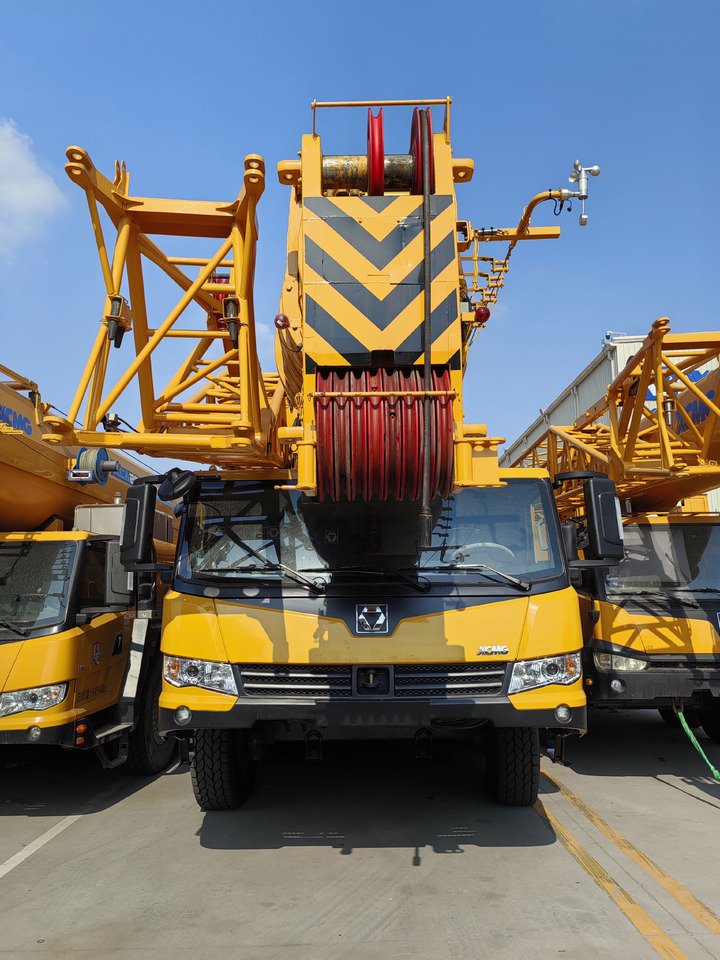 XCMG Factory Second Hand Mobile Truck Crane QAY200 200 Ton All Terrain Cranes In Good Condition - Žeriav pre všetky terény: obrázok 4 XCMG Factory Second Hand Mobile Truck Crane QAY200 200 Ton All Terrain Cranes In Good Condition - Žeriav pre všetky terény: obrázok 4