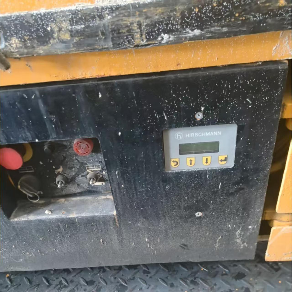 XCMG GTJZ1412 14m diesel used scissor lift portable work platform - Samohybná plošiny: obrázok 2 XCMG GTJZ1412 14m diesel used scissor lift portable work platform - Samohybná plošiny: obrázok 2