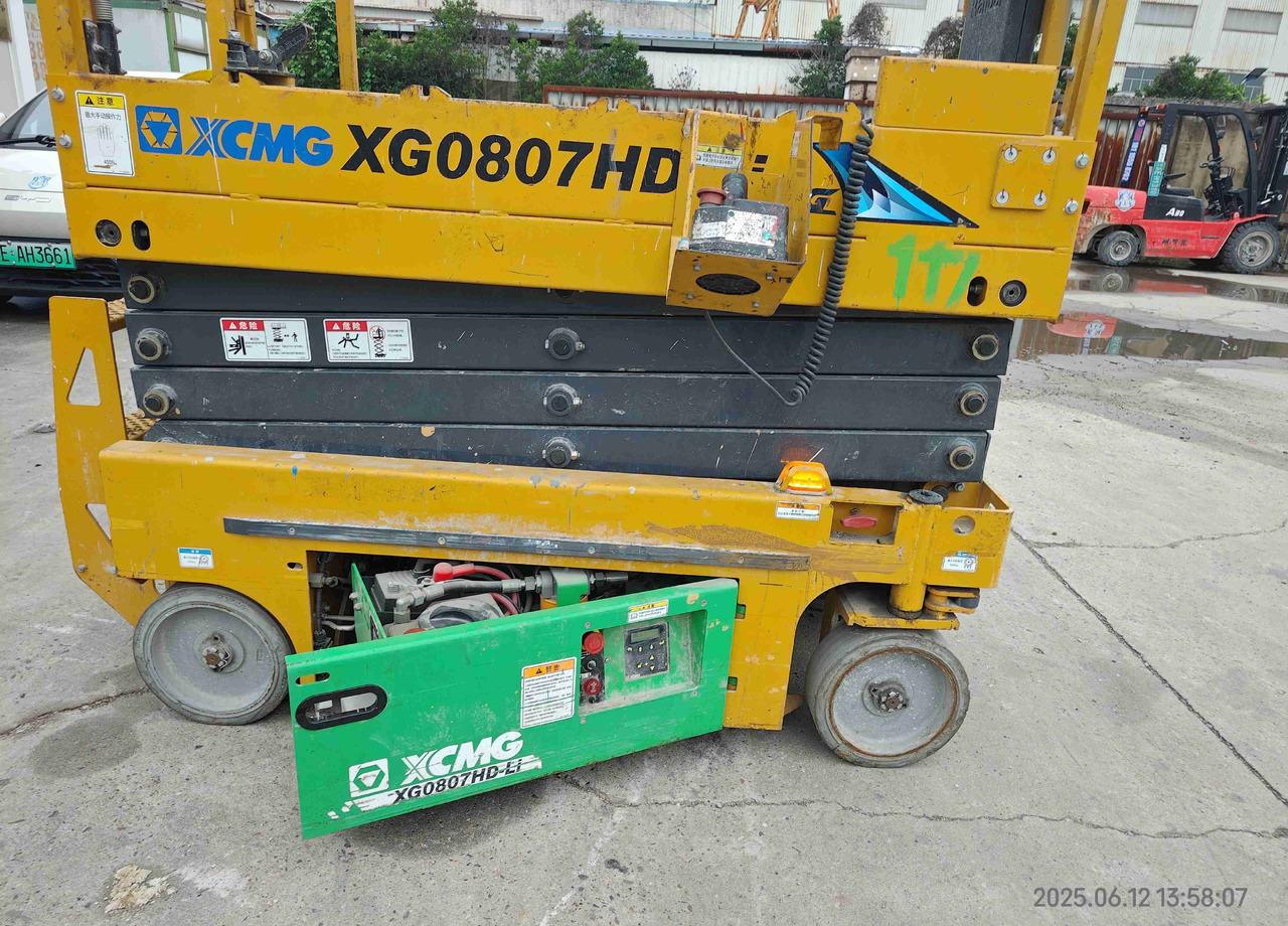 XCMG Lithium battery 8m second hand scissor lift XG0807HD-Li price - Samohybná plošiny: obrázok 5 XCMG Lithium battery 8m second hand scissor lift XG0807HD-Li price - Samohybná plošiny: obrázok 5