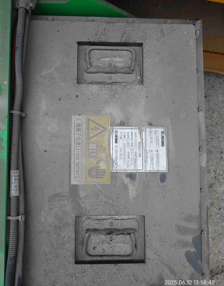 XCMG Lithium battery 8m second hand scissor lift XG0807HD-Li price - Samohybná plošiny: obrázok 2 XCMG Lithium battery 8m second hand scissor lift XG0807HD-Li price - Samohybná plošiny: obrázok 2