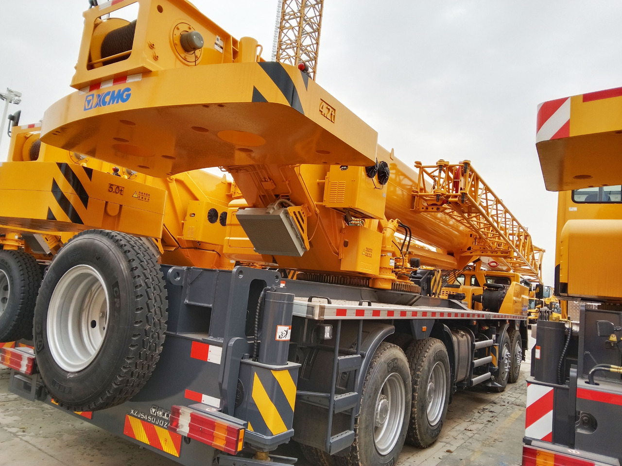 XCMG Manufacturer Second Hand Lorry Truck Crane QY55K5C_2 55 Ton Mobile Hydraulic Crane For Sale - Autožeriav: obrázok 4 XCMG Manufacturer Second Hand Lorry Truck Crane QY55K5C_2 55 Ton Mobile Hydraulic Crane For Sale - Autožeriav: obrázok 4