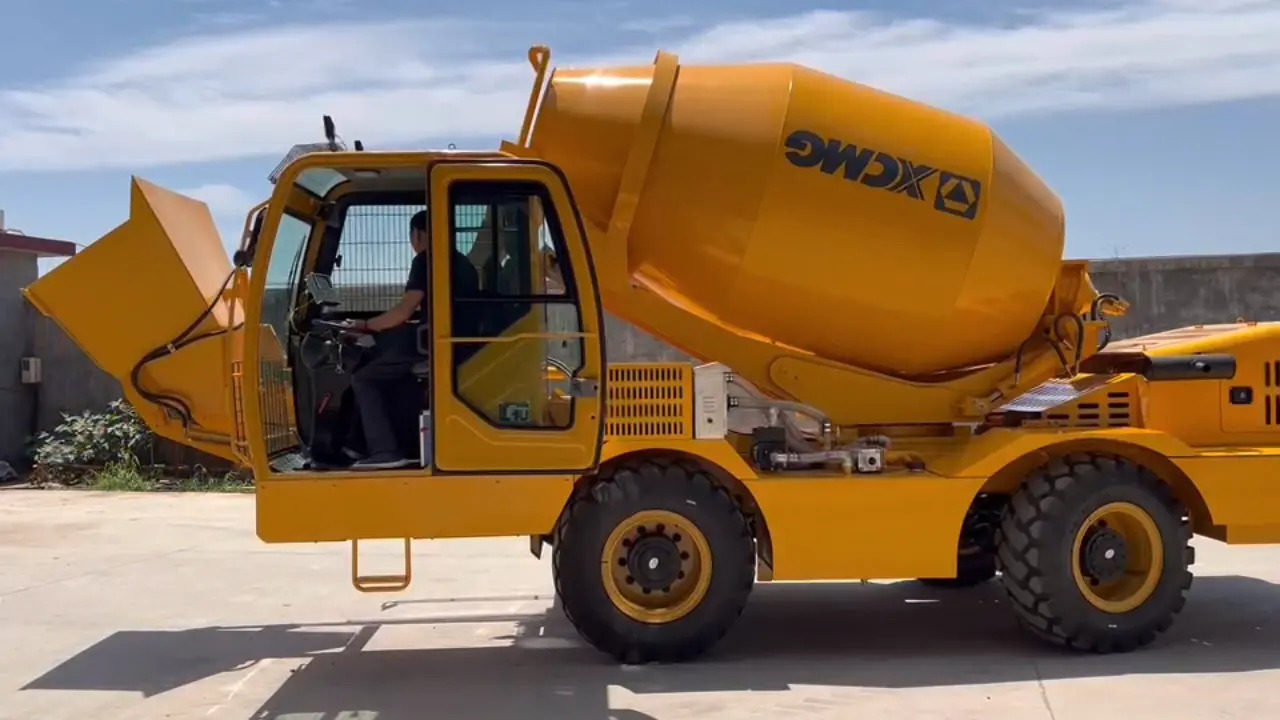 XCMG Official 4 cubic meters Self Loading Rough Terrain Concrete Mixers for Sale - Domiešavač: obrázok 1 XCMG Official 4 cubic meters Self Loading Rough Terrain Concrete Mixers for Sale - Domiešavač: obrázok 1