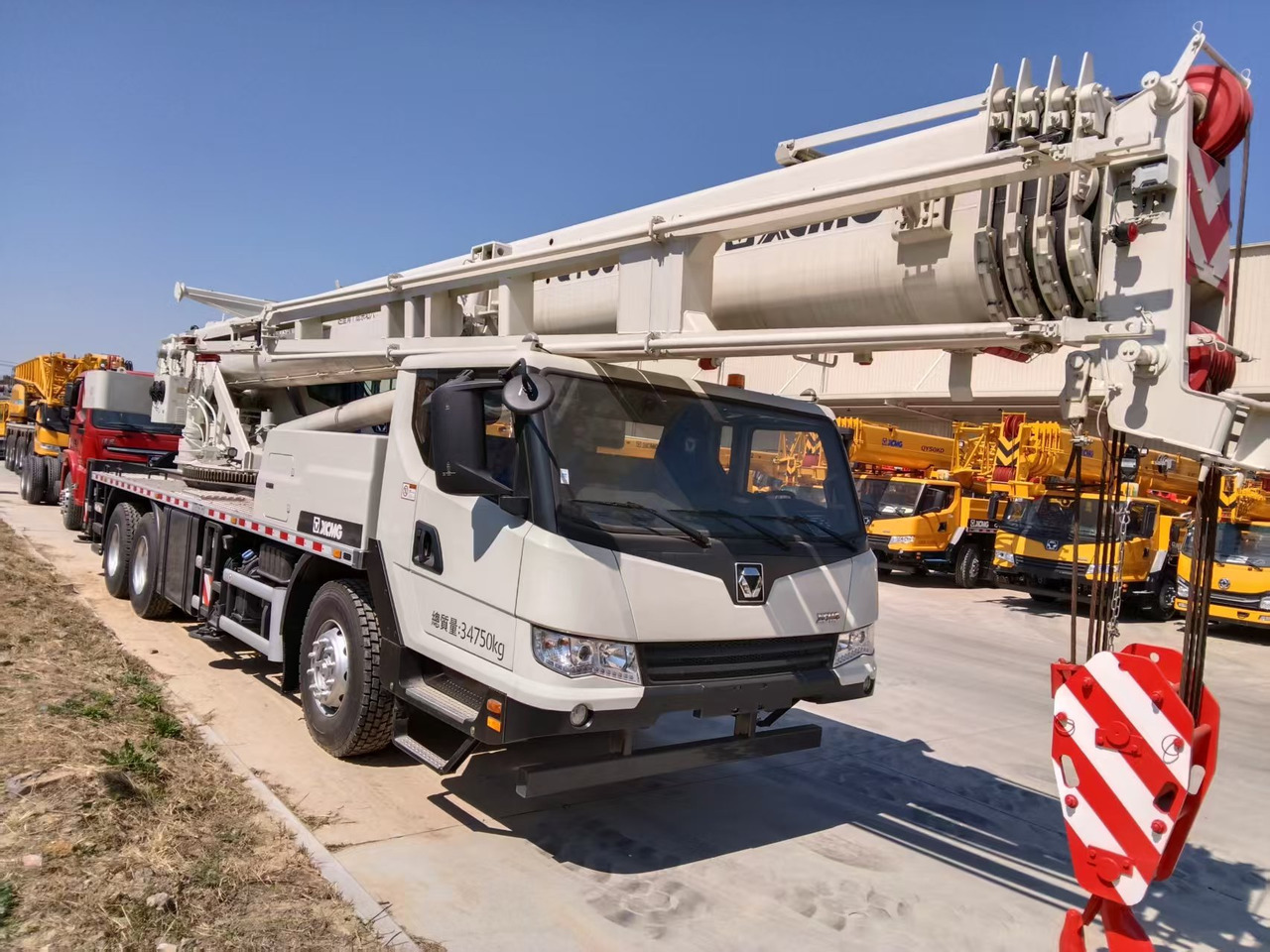 XCMG Official Construction Mini Mobile Crane QY30_TW 30 ton Used Small Hydraulic Crane Price - Autožeriav: obrázok 3 XCMG Official Construction Mini Mobile Crane QY30_TW 30 ton Used Small Hydraulic Crane Price - Autožeriav: obrázok 3