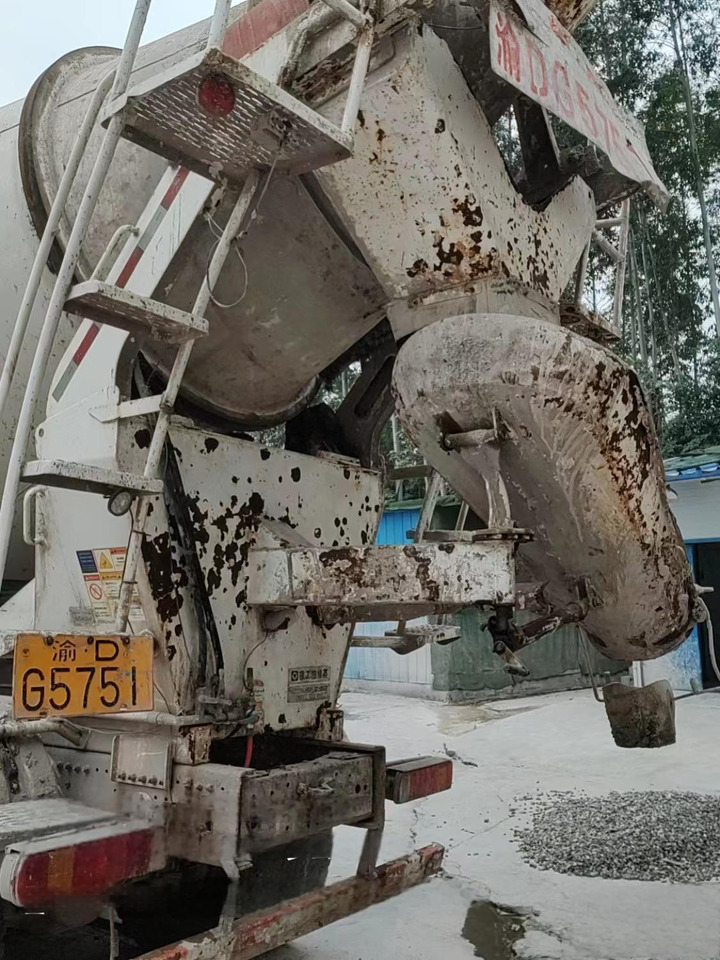 XCMG Official G4804B Used Cement Concrete Mixer 12m³ Concrete Mixer Truck HOWO - Domiešavač: obrázok 4 XCMG Official G4804B Used Cement Concrete Mixer 12m³ Concrete Mixer Truck HOWO - Domiešavač: obrázok 4