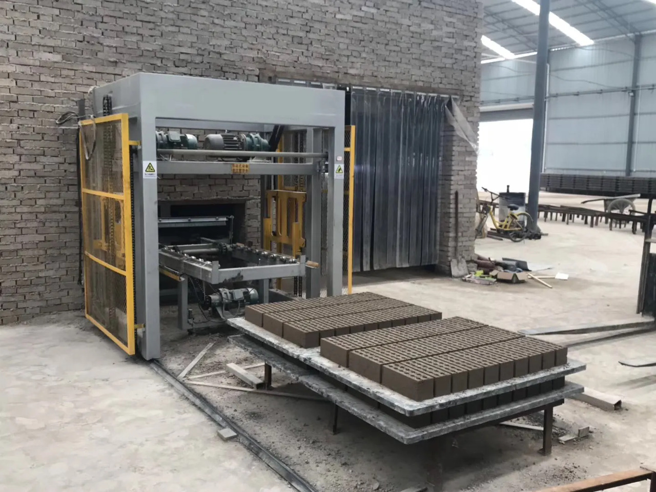 XCMG Official Mm10-15 Automatic Clay Brick Concrete Cement Block and Brick Making Machine - Vibrolis: obrázok 5 XCMG Official Mm10-15 Automatic Clay Brick Concrete Cement Block and Brick Making Machine - Vibrolis: obrázok 5