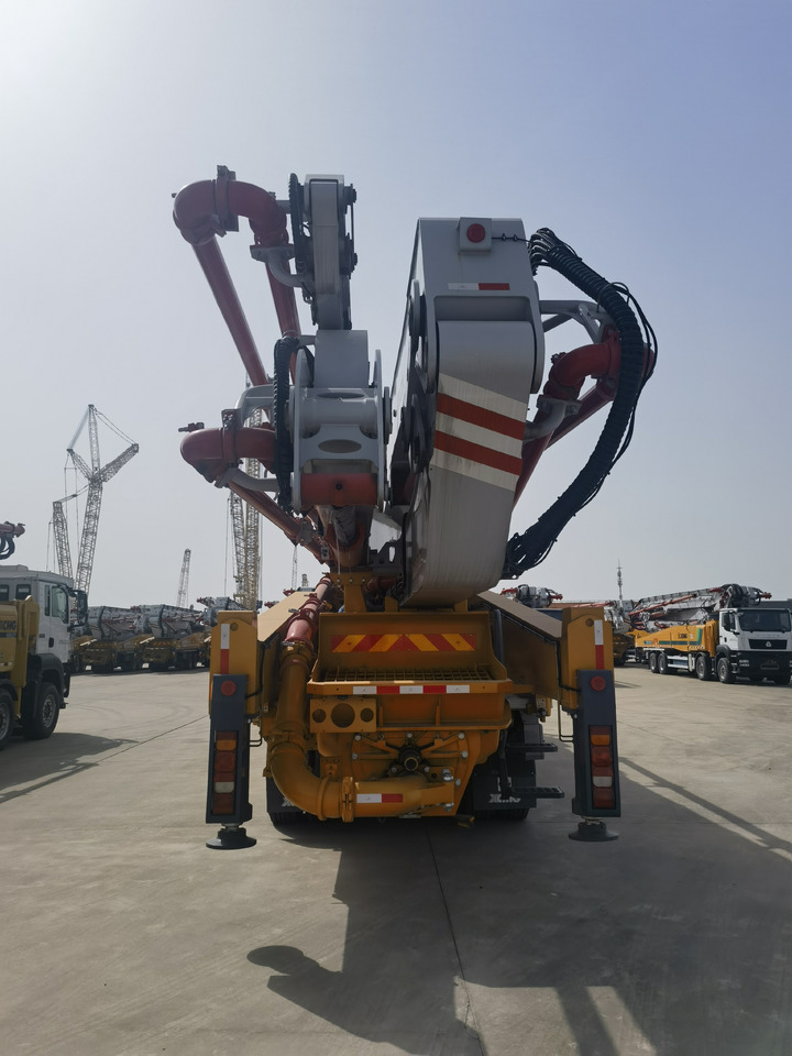 XCMG Official Second Hand 62m Concrete Boom Pump HB62V Truck Mounted Concrete Pump For Sale - Autočerpadlo: obrázok 5 XCMG Official Second Hand 62m Concrete Boom Pump HB62V Truck Mounted Concrete Pump For Sale - Autočerpadlo: obrázok 5