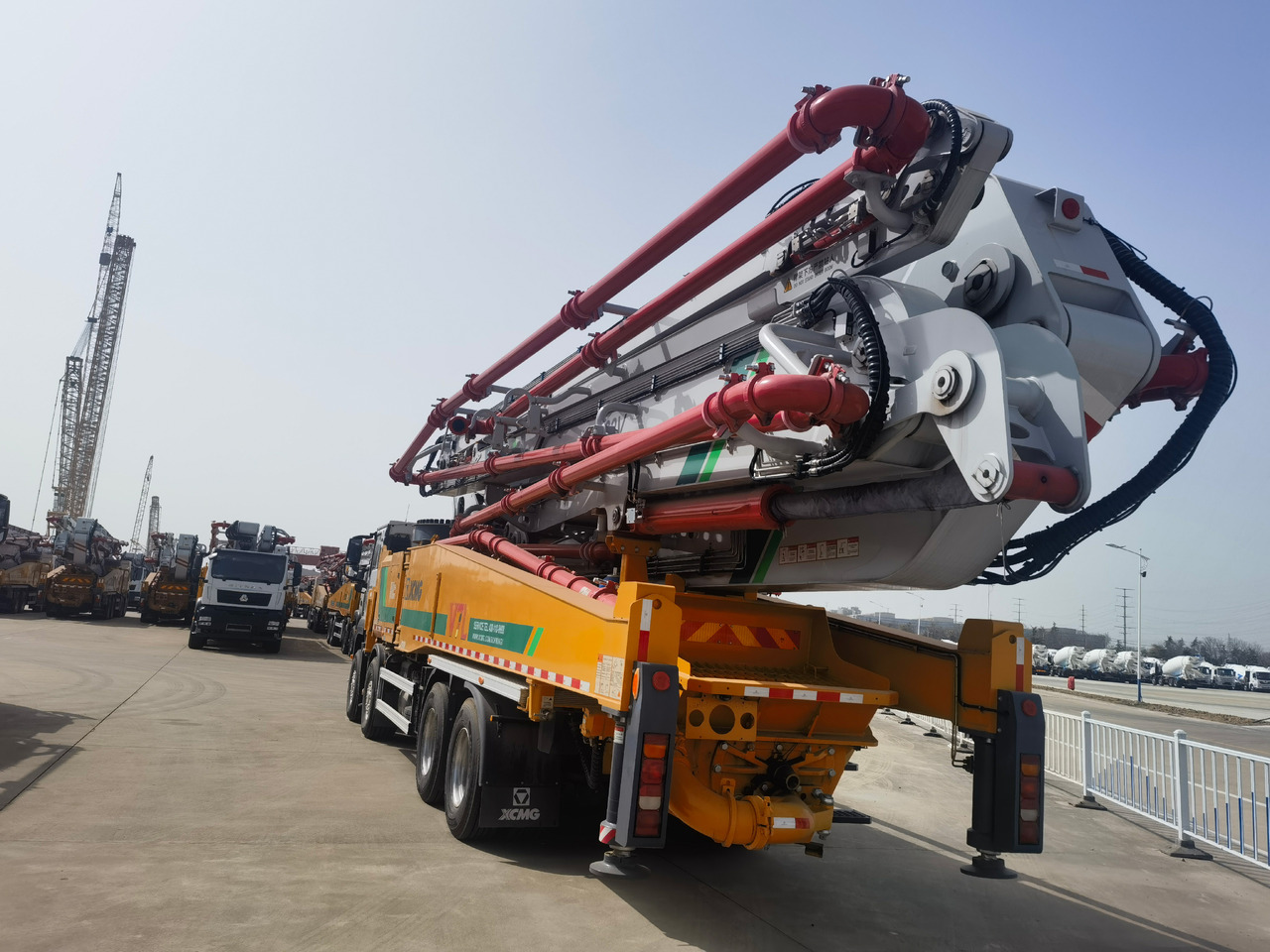 XCMG Official Second Hand 62m Concrete Boom Pump HB62V Truck Mounted Concrete Pump For Sale - Autočerpadlo: obrázok 4 XCMG Official Second Hand 62m Concrete Boom Pump HB62V Truck Mounted Concrete Pump For Sale - Autočerpadlo: obrázok 4