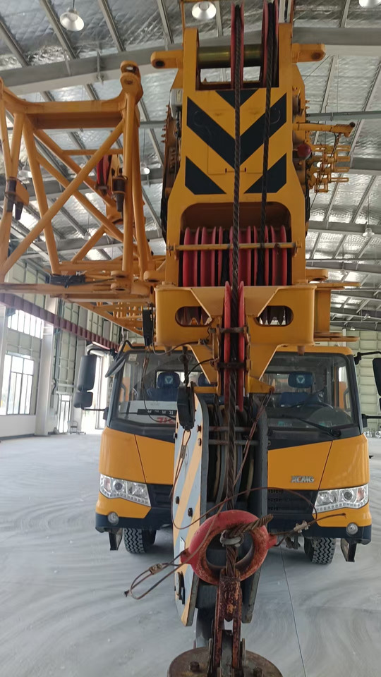 XCMG Official Second Hand 70 Ton Mobile Crane QY70K5D_1 Truck Mounted Crane - Autožeriav: obrázok 2 XCMG Official Second Hand 70 Ton Mobile Crane QY70K5D_1 Truck Mounted Crane - Autožeriav: obrázok 2