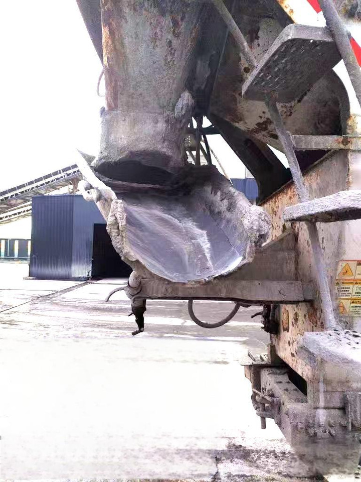 Domiešavač XCMG Official Second Hand Cement Mixer Machine G4804B 12m³ Concrete Mixer Truck Price: obrázok 6 Domiešavač XCMG Official Second Hand Cement Mixer Machine G4804B 12m³ Concrete Mixer Truck Price: obrázok 6