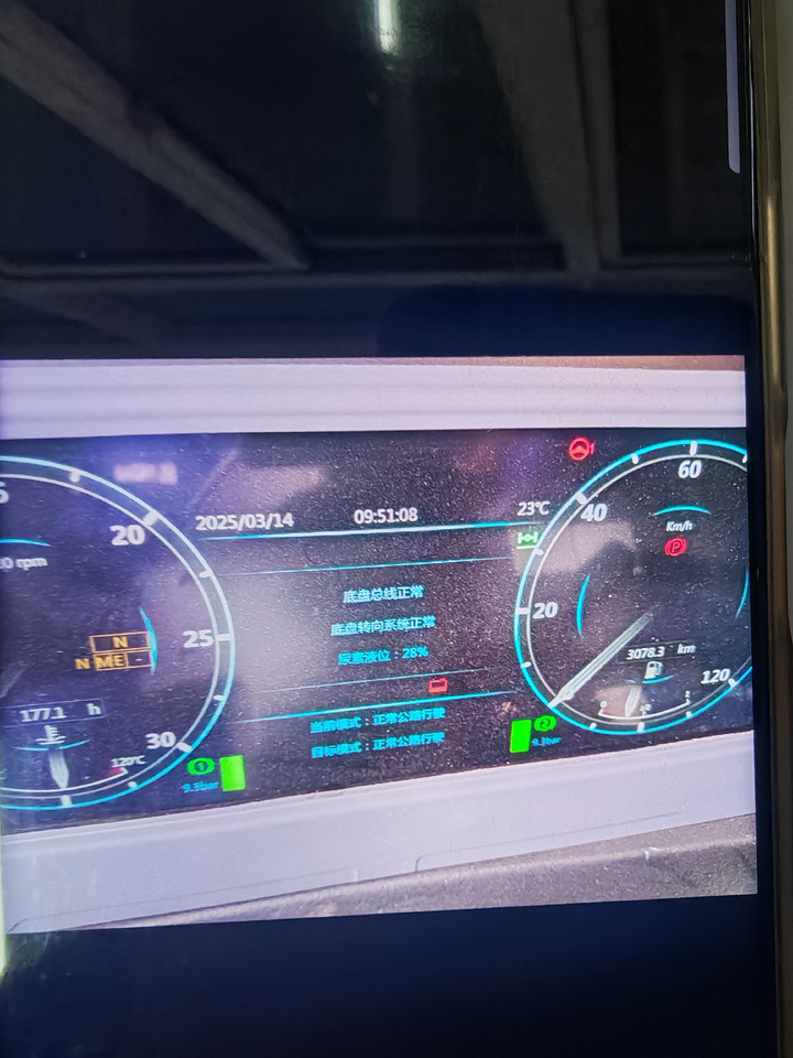 XCMG Official Second Hand Pickup Truck Crane XCA200L8 200 Ton 8-Section Arm Mobile Crane Machine - Žeriav pre všetky terény: obrázok 5 XCMG Official Second Hand Pickup Truck Crane XCA200L8 200 Ton 8-Section Arm Mobile Crane Machine - Žeriav pre všetky terény: obrázok 5