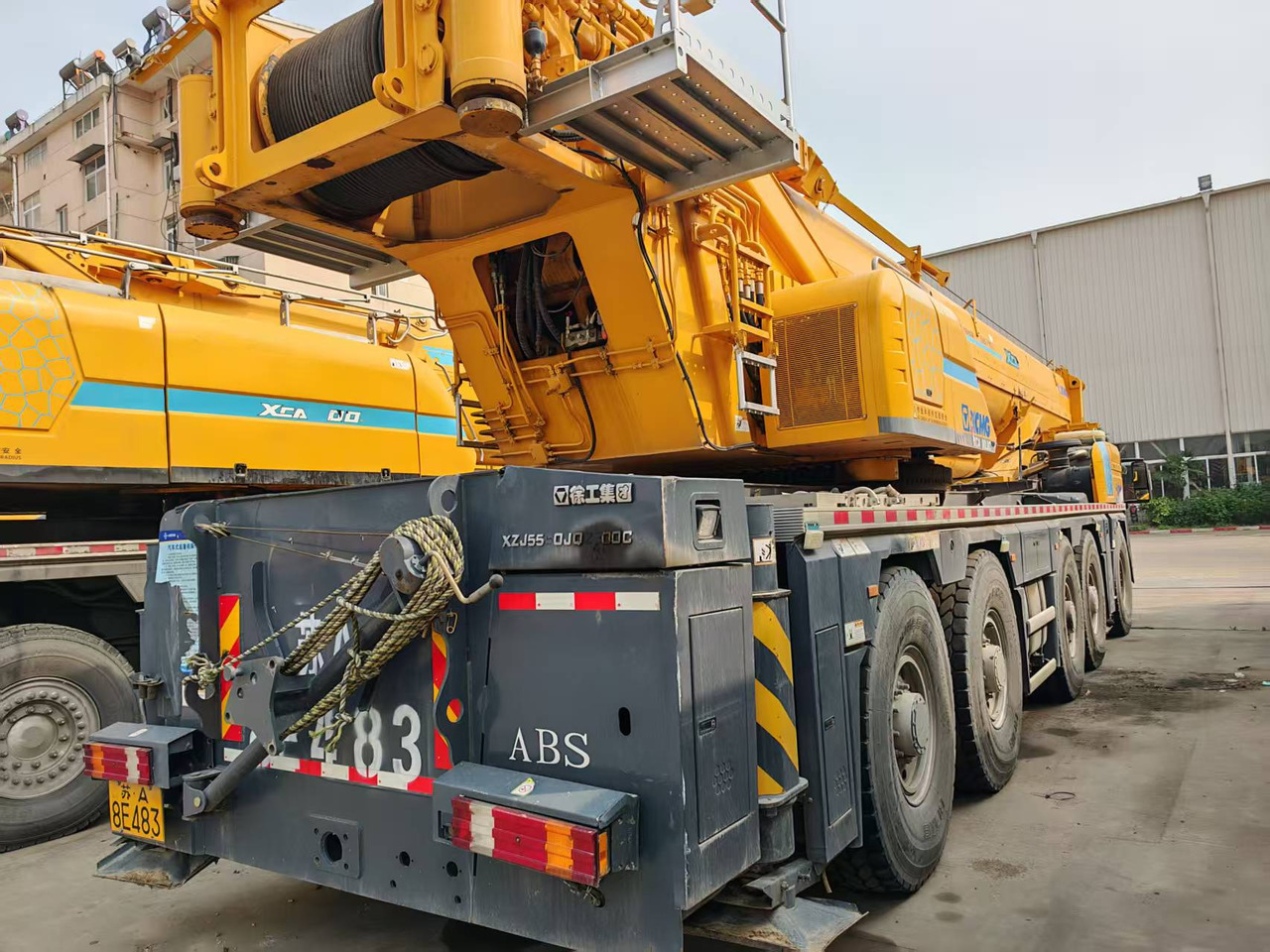 XCMG Official Used Mobile Crane XCA300L8 300Ton 8-Section Truck Crane Hot Sale - Žeriav pre všetky terény: obrázok 3 XCMG Official Used Mobile Crane XCA300L8 300Ton 8-Section Truck Crane Hot Sale - Žeriav pre všetky terény: obrázok 3