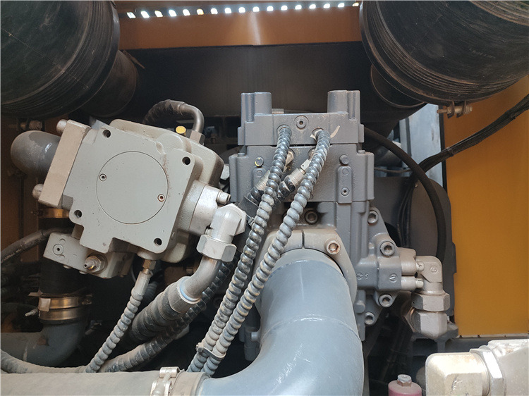 XCMG Official Xe400e Second Hand Hydraulic Rotary Piling Rig Used Rotary Table Drilling Rig - Baranidlo: obrázok 5 XCMG Official Xe400e Second Hand Hydraulic Rotary Piling Rig Used Rotary Table Drilling Rig - Baranidlo: obrázok 5