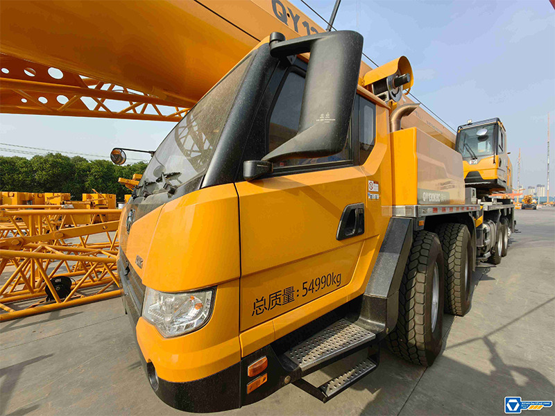 XCMG QY130K8C 130ton used crane boom truck for sale - Autožeriav: obrázok 2 XCMG QY130K8C 130ton used crane boom truck for sale - Autožeriav: obrázok 2