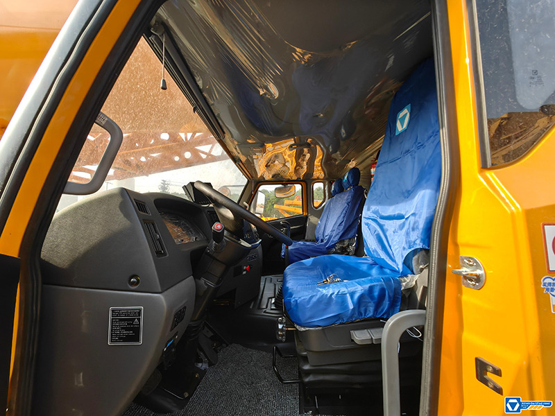 XCMG QY130K8C 130ton used crane boom truck for sale - Autožeriav: obrázok 4 XCMG QY130K8C 130ton used crane boom truck for sale - Autožeriav: obrázok 4