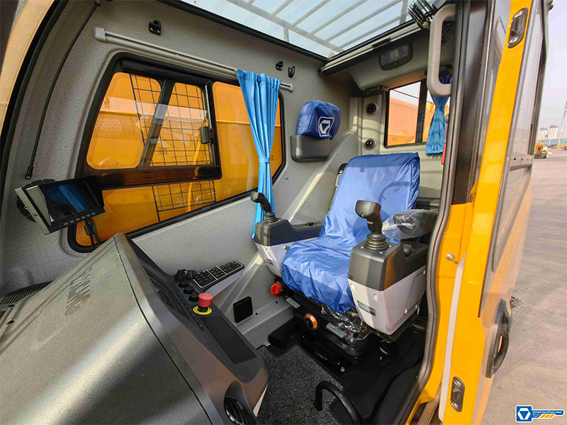 XCMG QY130K8C 130ton used crane boom truck for sale - Autožeriav: obrázok 3 XCMG QY130K8C 130ton used crane boom truck for sale - Autožeriav: obrázok 3