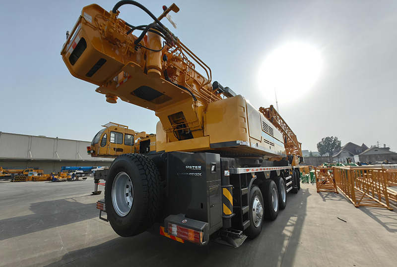 XCMG QY130K8C 130ton used crane boom truck for sale - Autožeriav: obrázok 5 XCMG QY130K8C 130ton used crane boom truck for sale - Autožeriav: obrázok 5