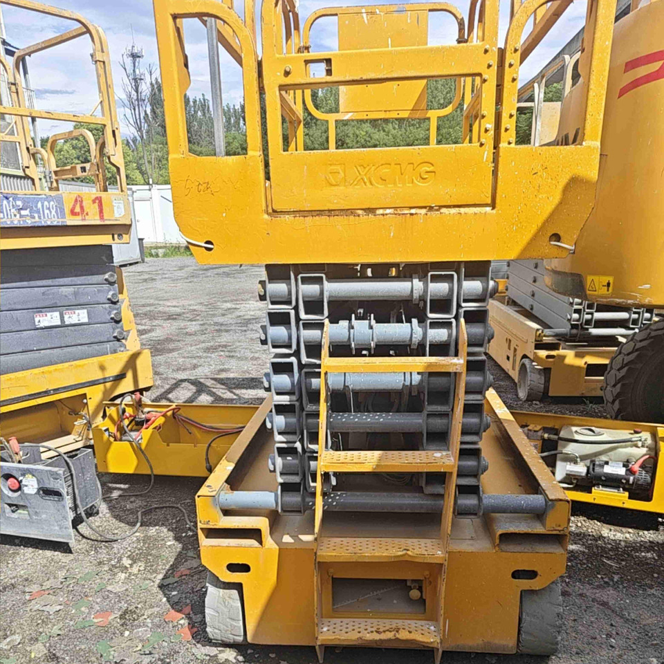 XCMG XG1412HD 14m used scissor lift self-propelled work table - Samohybná plošiny: obrázok 3 XCMG XG1412HD 14m used scissor lift self-propelled work table - Samohybná plošiny: obrázok 3