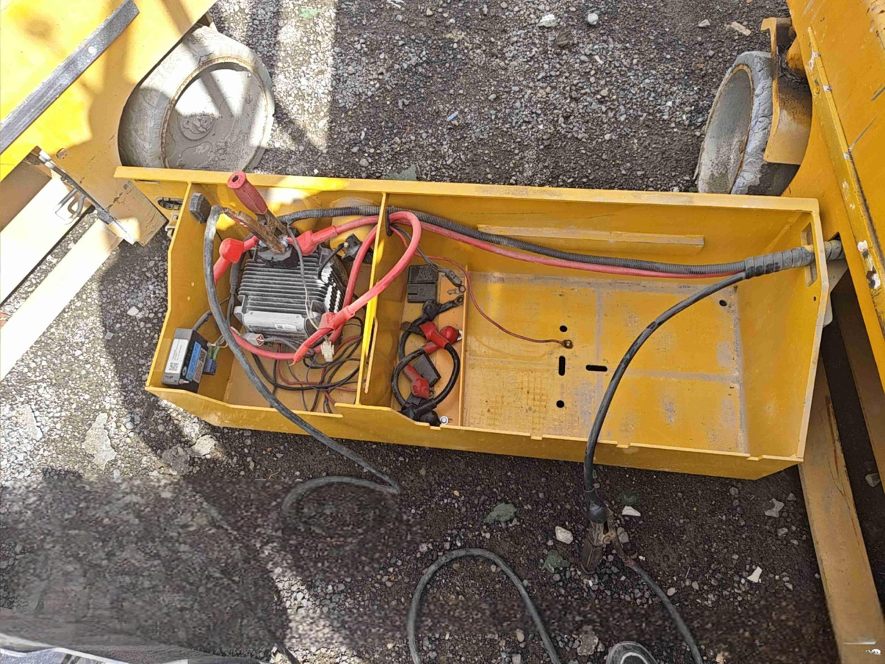 XCMG XG1412HD 14m used scissor lift self-propelled work table - Samohybná plošiny: obrázok 2 XCMG XG1412HD 14m used scissor lift self-propelled work table - Samohybná plošiny: obrázok 2