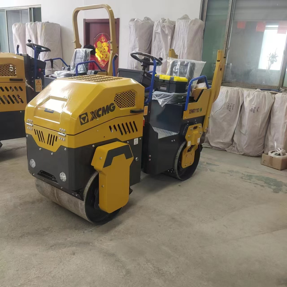 XCMG XMR110 1ton samll road roller hydraulic vibratory compator price - Minivalec: obrázok 2 XCMG XMR110 1ton samll road roller hydraulic vibratory compator price - Minivalec: obrázok 2