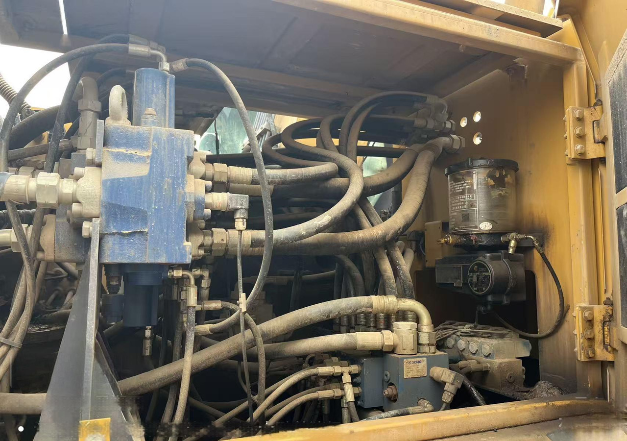 XCMG XR180D used rotary drilling rig machine for sale - Vrtné príslušenstvo: obrázok 3 XCMG XR180D used rotary drilling rig machine for sale - Vrtné príslušenstvo: obrázok 3