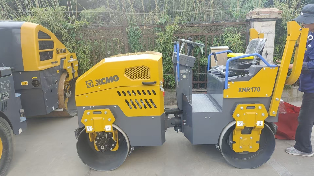 XCMG official brand new 1.7 ton small road roller XMR170 - Minivalec: obrázok 2 XCMG official brand new 1.7 ton small road roller XMR170 - Minivalec: obrázok 2