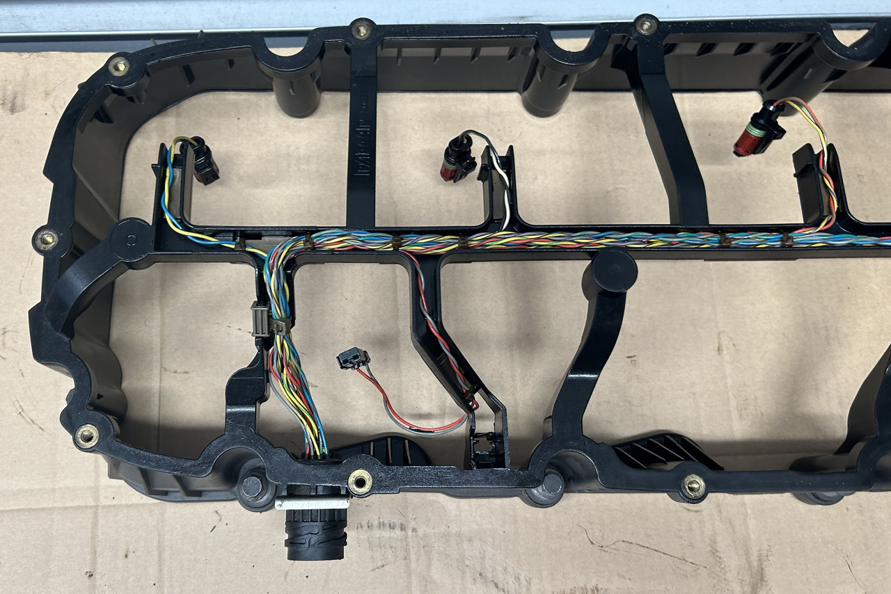 DAF SPACER FRAME ENGINE VALVE COVER XF 106 480 2033255 - Hlava valcov: obrázok 4 DAF SPACER FRAME ENGINE VALVE COVER XF 106 480 2033255 - Hlava valcov: obrázok 4