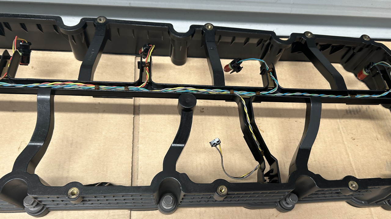 DAF SPACER FRAME ENGINE VALVE COVER XF 106 480 2033255 - Hlava valcov: obrázok 3 DAF SPACER FRAME ENGINE VALVE COVER XF 106 480 2033255 - Hlava valcov: obrázok 3