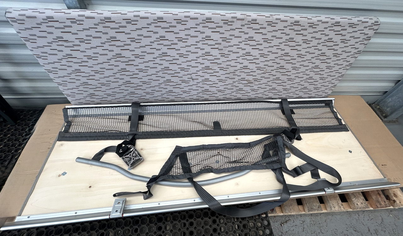 DAF UPPER BED COUCH WITH MATTRESS DAF SUPER SPACE CAB - Univerzálny diel: obrázok 4 DAF UPPER BED COUCH WITH MATTRESS DAF SUPER SPACE CAB - Univerzálny diel: obrázok 4