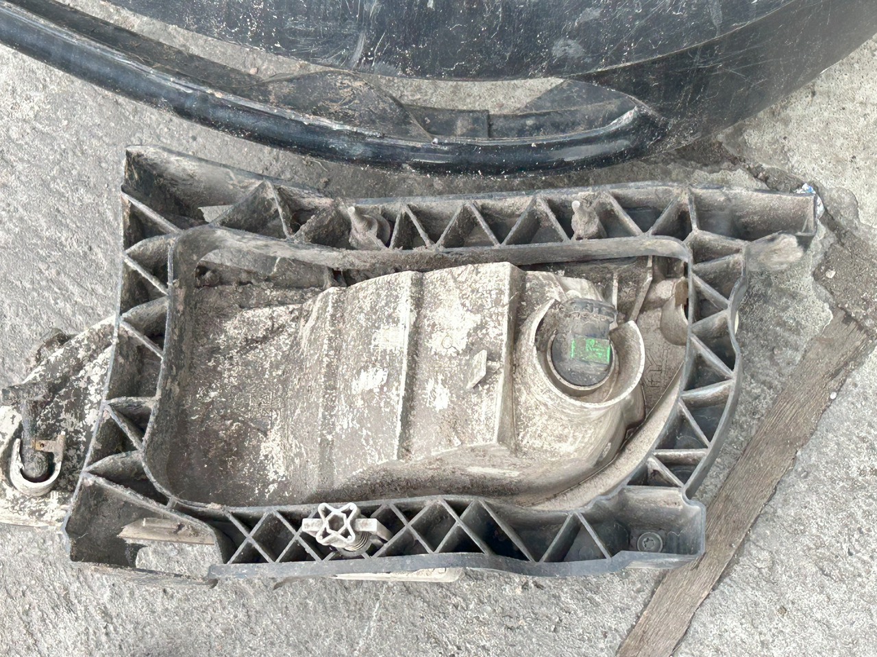 DAF XF 106 480 FRONT BUMPER WITH HALOGENS - Nárazník: obrázok 5 DAF XF 106 480 FRONT BUMPER WITH HALOGENS - Nárazník: obrázok 5