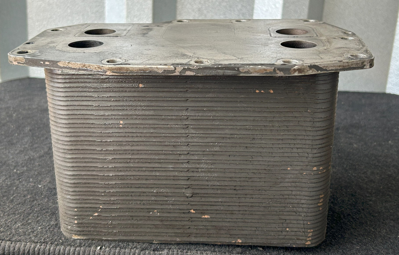 DAF XF 106 MX-11 44 OIL COOLER - Olejový chladič: obrázok 3 DAF XF 106 MX-11 44 OIL COOLER - Olejový chladič: obrázok 3