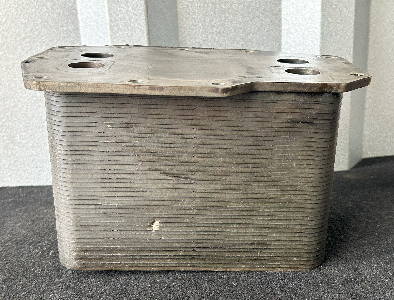 DAF XF 106 MX-11 44 OIL COOLER - Olejový chladič: obrázok 1 DAF XF 106 MX-11 44 OIL COOLER - Olejový chladič: obrázok 1