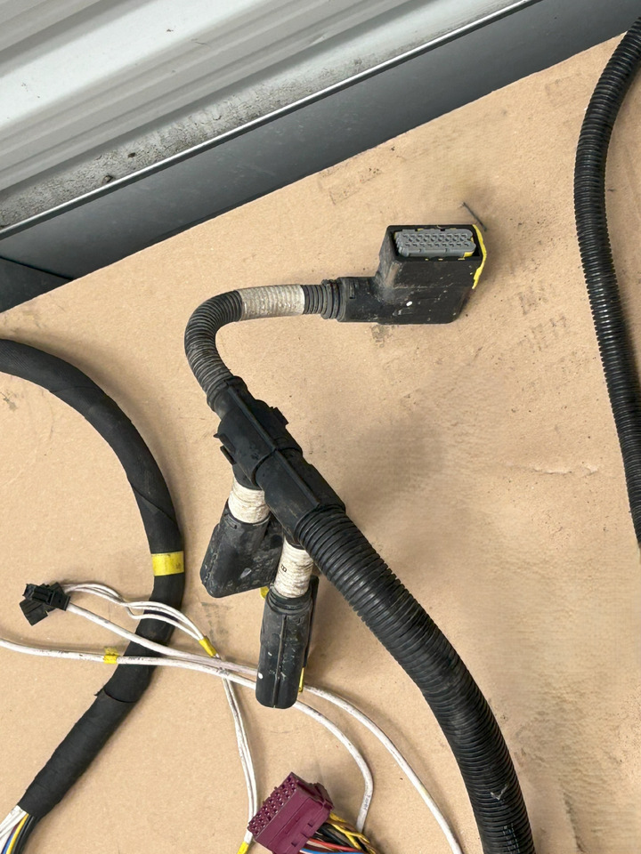 DAF XF 106 TRAILER SOCKET ELECTRICAL HARNESS - Kábel/ Káblový zväzok: obrázok 3 DAF XF 106 TRAILER SOCKET ELECTRICAL HARNESS - Kábel/ Káblový zväzok: obrázok 3