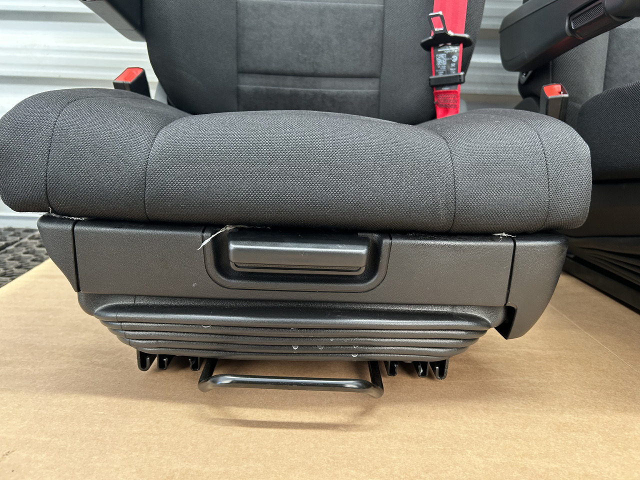 IVECO NEW SET OF SEATS IVECO S-WAY - Sedadlo: obrázok 4 IVECO NEW SET OF SEATS IVECO S-WAY - Sedadlo: obrázok 4