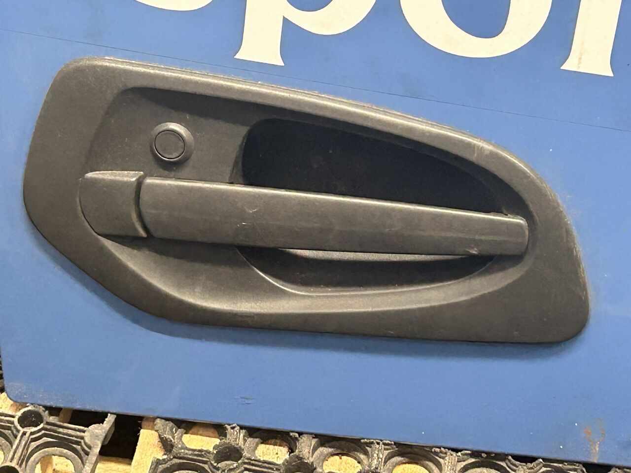 MERCEDES ACTROS MP4 DOOR RIGHT EITH RAMP MIRROR - Dvere a diely: obrázok 2 MERCEDES ACTROS MP4 DOOR RIGHT EITH RAMP MIRROR - Dvere a diely: obrázok 2