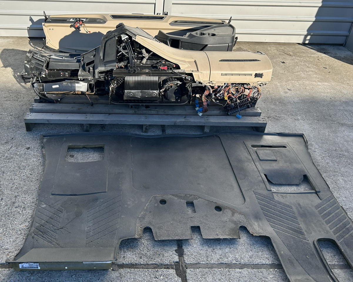 MERCEDES-BENZ KOMPLETNA PRZEKŁADKA WNĘTRZA - DESKA KONSOLA DO ANGLIKA MERCEDES ACTROS MP4 L STREAM SPACE - Kabína: obrázok 1 MERCEDES-BENZ KOMPLETNA PRZEKŁADKA WNĘTRZA - DESKA KONSOLA DO ANGLIKA MERCEDES ACTROS MP4 L STREAM SPACE - Kabína: obrázok 1