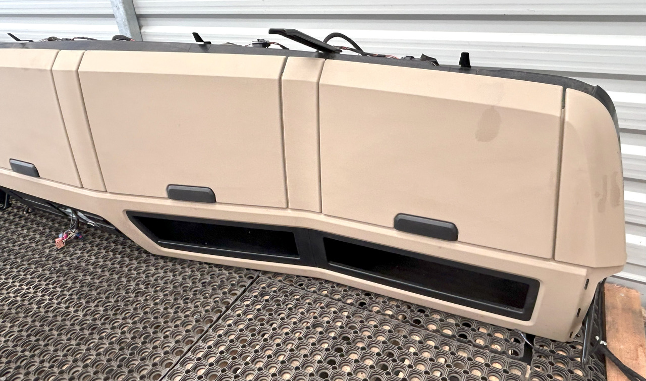 MERCEDES-BENZ UPPER COCKPIT STORAGE COMPARTMENTS SHELVES SHELF STORAGE COMPARTMENT GIGA SPACE CAB - Kabína a interiér: obrázok 4 MERCEDES-BENZ UPPER COCKPIT STORAGE COMPARTMENTS SHELVES SHELF STORAGE COMPARTMENT GIGA SPACE CAB - Kabína a interiér: obrázok 4