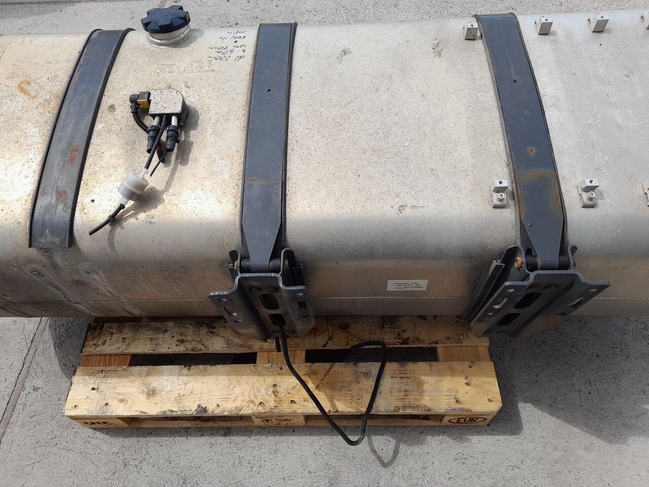 Palivová nádrž pre Nákladné auto Mercedes-Benz ACTROS MP4 660L A9604703501   Mercedes-Benz truck: obrázok 6