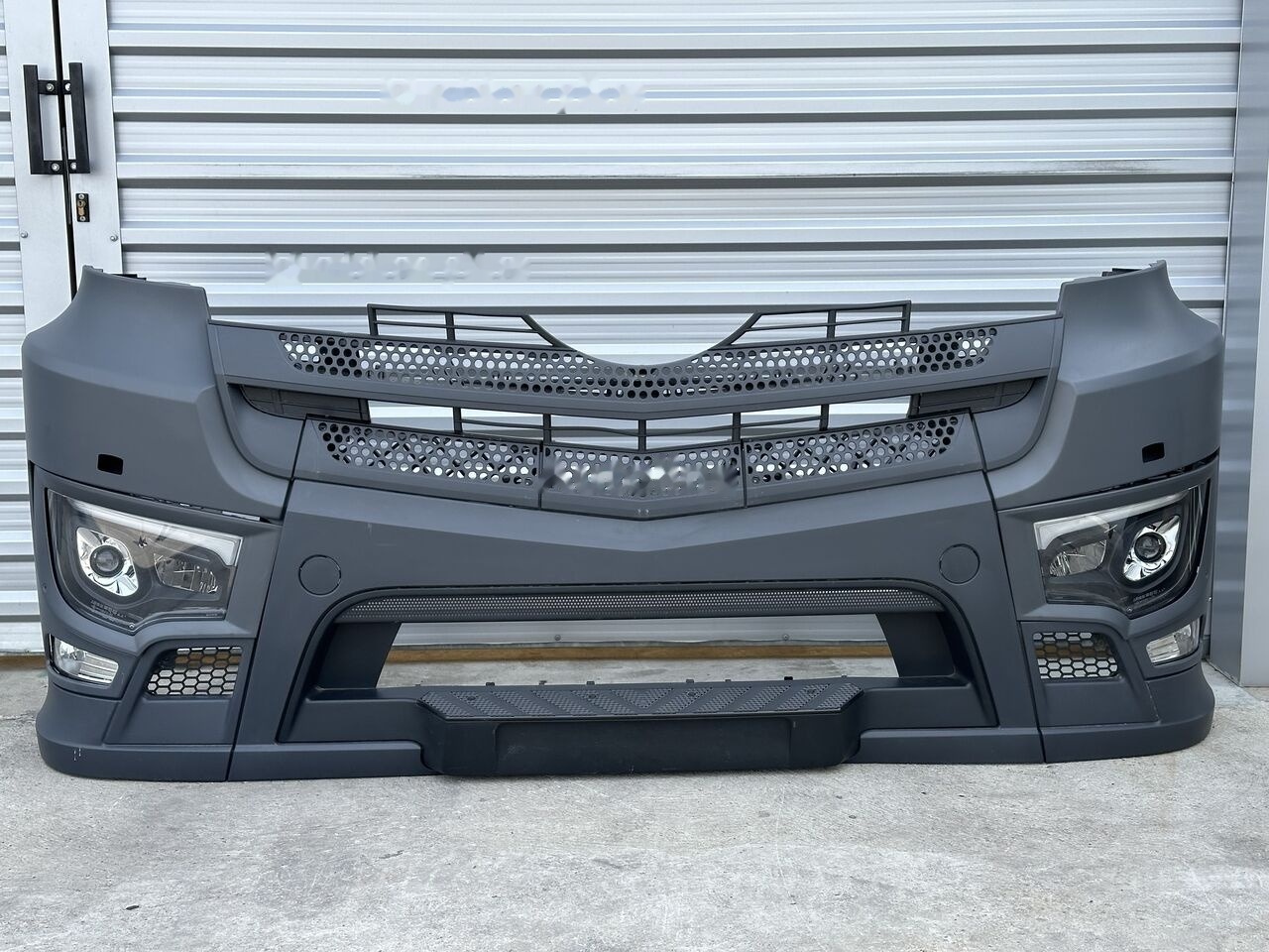 Mercedes-Benz ACTROS MP4 MP5 A9618203159 A9618203059 Mercedes-Benz A 9608801690 A9618203159 A9618203059 - Nárazník pre Nákladné auto: obrázok 1 Mercedes-Benz ACTROS MP4 MP5 A9618203159 A9618203059 Mercedes-Benz A 9608801690 A9618203159 A9618203059 - Nárazník pre Nákladné auto: obrázok 1