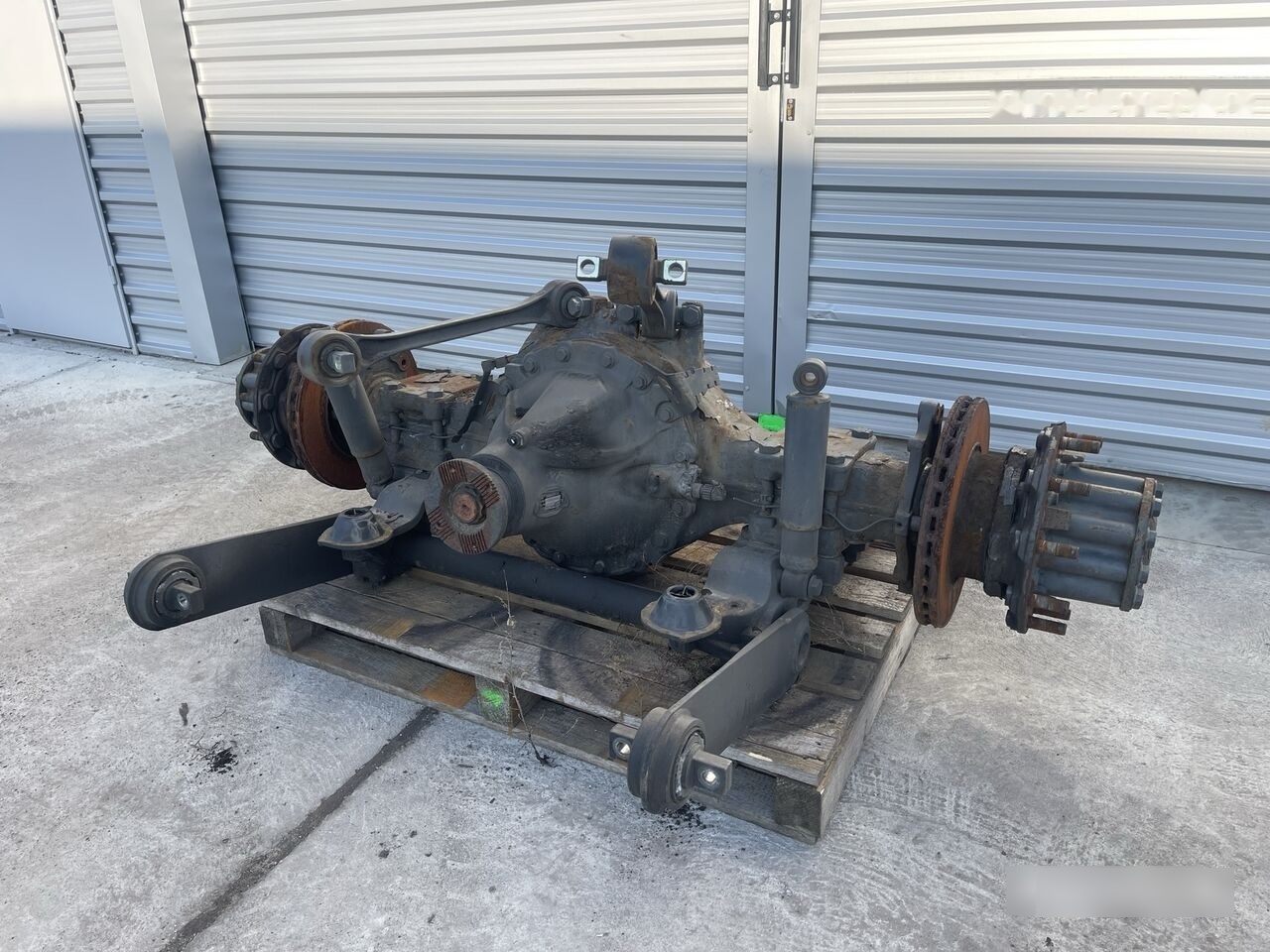 Mercedes-Benz R440-13 2.277   Mercedes-Benz MP4 truck - Zadná náprava pre Nákladné auto: obrázok 1 Mercedes-Benz R440-13 2.277   Mercedes-Benz MP4 truck - Zadná náprava pre Nákladné auto: obrázok 1