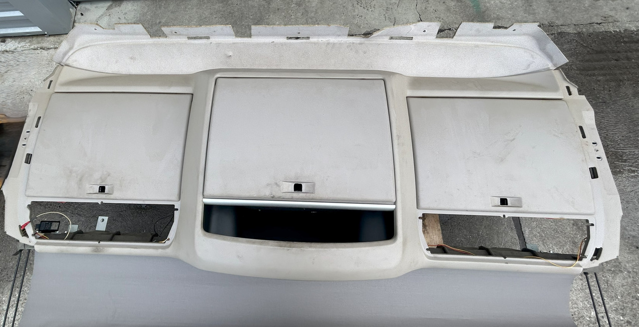 DAF XF 106 480 UPPER COCKPIT STORAGE SHELVES SHELF STORAGE CONSOLE BOARD SUPER SPACE CAB - Náhradný diel: obrázok 1 DAF XF 106 480 UPPER COCKPIT STORAGE SHELVES SHELF STORAGE CONSOLE BOARD SUPER SPACE CAB - Náhradný diel: obrázok 1