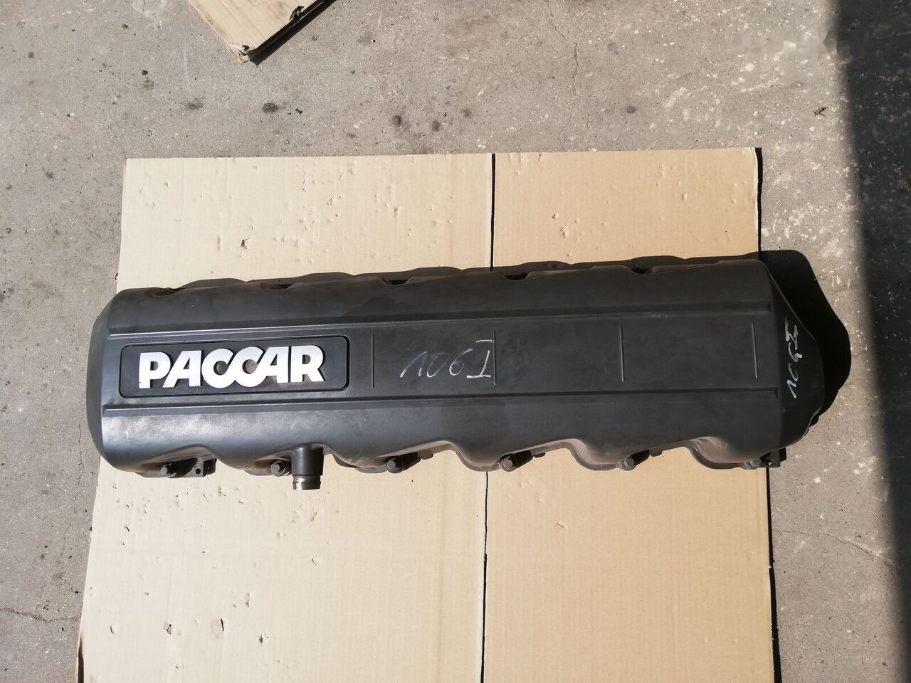 Pokrywa Osłona Głowicy Silnika Zaworów 1885471 DAF XF 106 truck - Motor a diely pre Nákladné auto: obrázok 2 Pokrywa Osłona Głowicy Silnika Zaworów 1885471 DAF XF 106 truck - Motor a diely pre Nákladné auto: obrázok 2