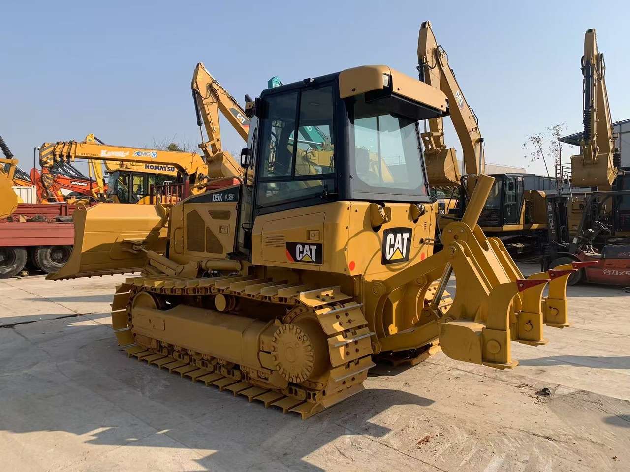 Caterpillar Bulldozer CAT D5G, D5K Good Price Japan Origin Tractor - Buldozér: obrázok 3 Caterpillar Bulldozer CAT D5G, D5K Good Price Japan Origin Tractor - Buldozér: obrázok 3