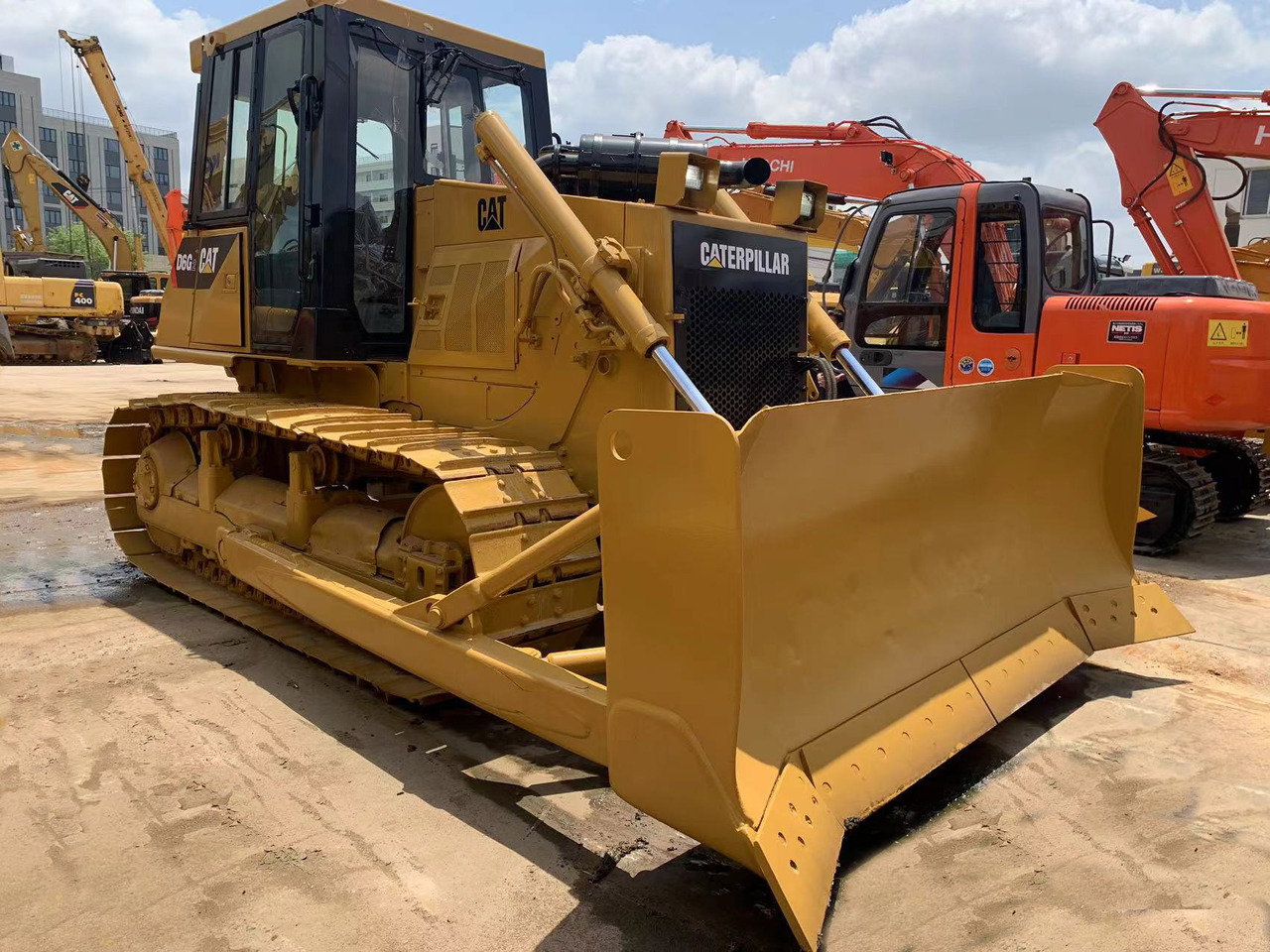 Caterpillar Bulldozer Used Condition CAT D6G, D6G2 Cheap Price - Buldozér: obrázok 3 Caterpillar Bulldozer Used Condition CAT D6G, D6G2 Cheap Price - Buldozér: obrázok 3