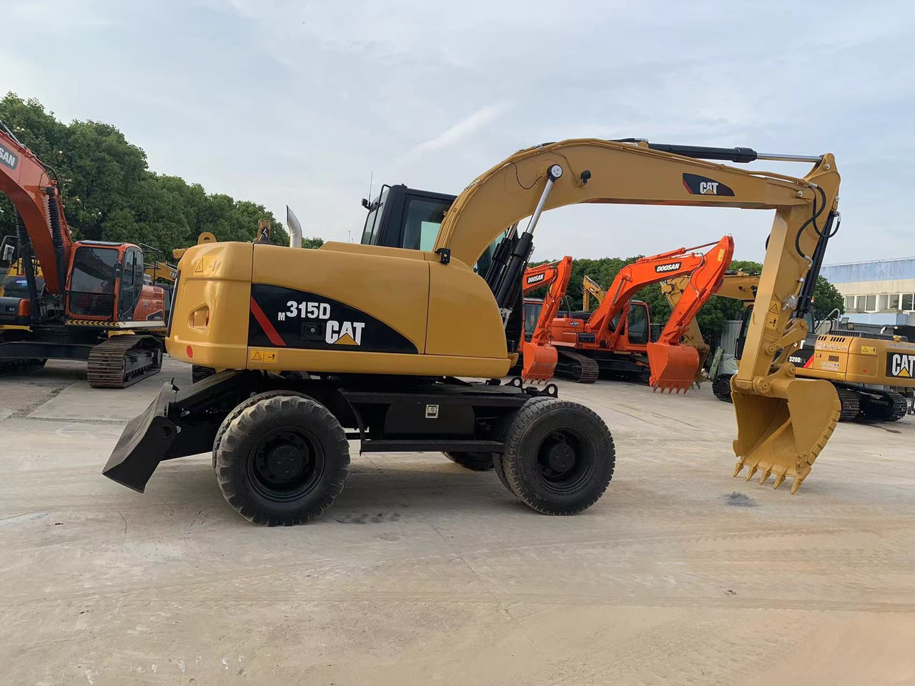 Caterpillar M315D Wheel Excavator Moving by Tires - Kolesové rýpadlo: obrázok 3 Caterpillar M315D Wheel Excavator Moving by Tires - Kolesové rýpadlo: obrázok 3