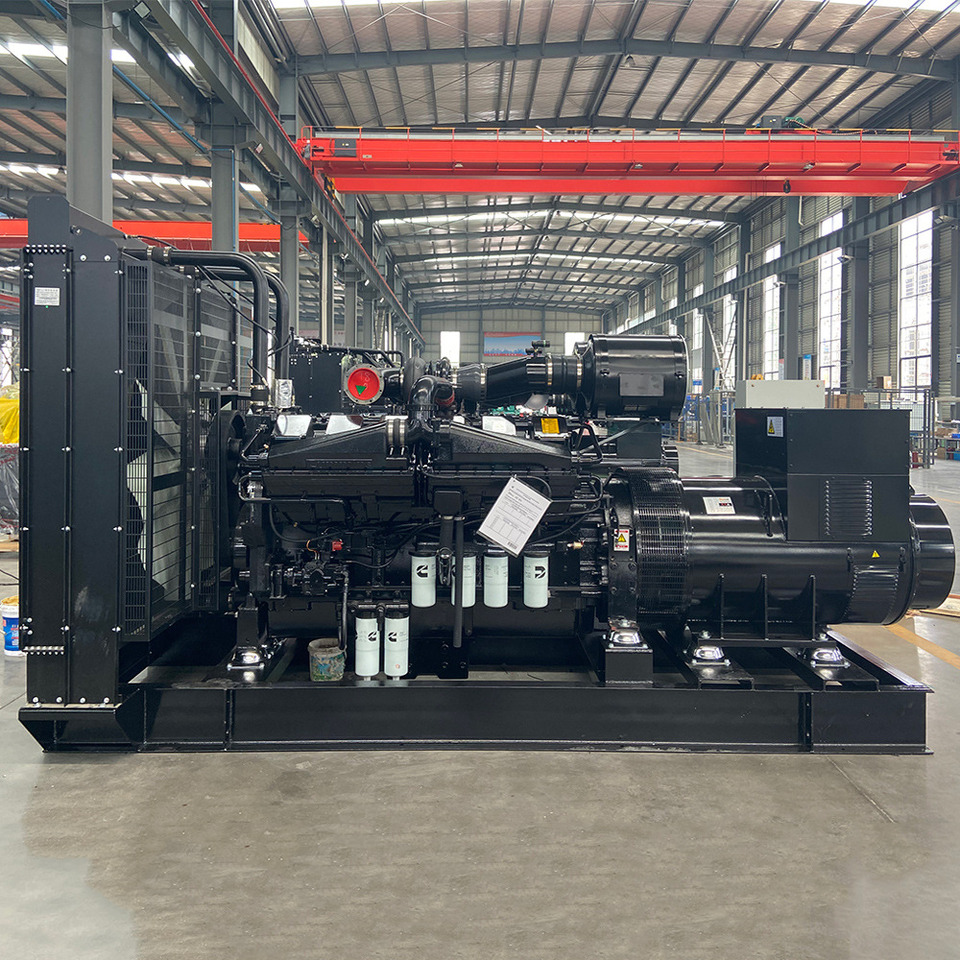 Cummins 600KVA, 700KVA, 800KVA, 1000KVA, 1200KVA Diesel Generator Set Three Phase Power - Elektrický generátor: obrázok 2 Cummins 600KVA, 700KVA, 800KVA, 1000KVA, 1200KVA Diesel Generator Set Three Phase Power - Elektrický generátor: obrázok 2
