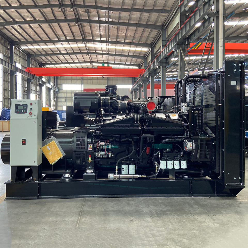 Cummins 600KVA, 700KVA, 800KVA, 1000KVA, 1200KVA Diesel Generator Set Three Phase Power - Elektrický generátor: obrázok 3 Cummins 600KVA, 700KVA, 800KVA, 1000KVA, 1200KVA Diesel Generator Set Three Phase Power - Elektrický generátor: obrázok 3