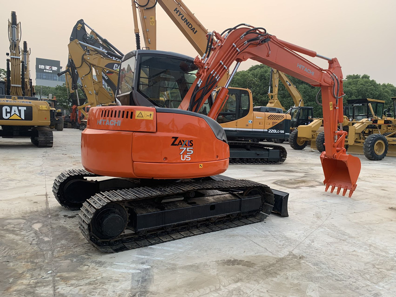 Hitachi Tracked Excavator ZX75 with Blade Dozer - Pásové rýpadlo: obrázok 1 Hitachi Tracked Excavator ZX75 with Blade Dozer - Pásové rýpadlo: obrázok 1